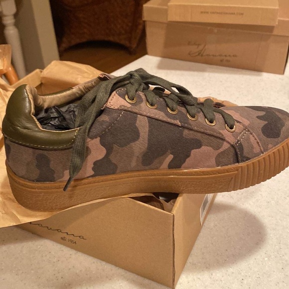 VH green camo sneakers. Like new. - Picture 1 of 1
